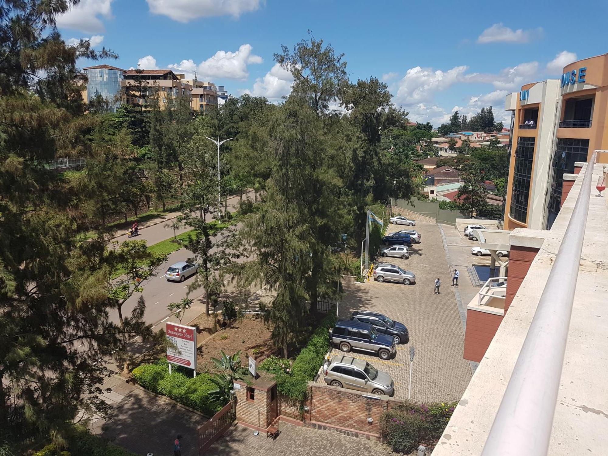 Beausejour Hotel Kigali Buitenkant foto